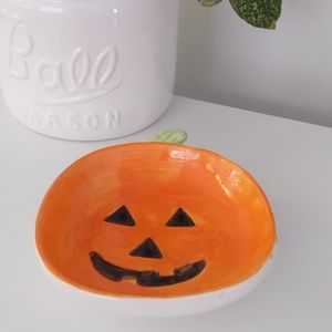 Like new jack-o'-lantern candy dish
